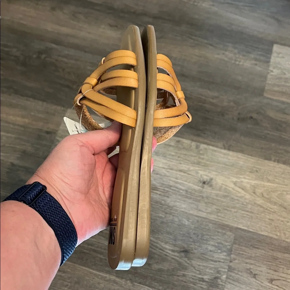Steve Madden SM New York Women's Melody Tan Sandals Size 9 NWT
